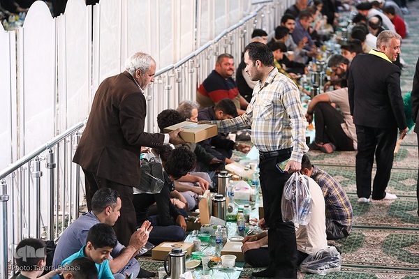 سفره افطار 2هزار نفری در شب ولادت امام حسن مجتبی (ع)