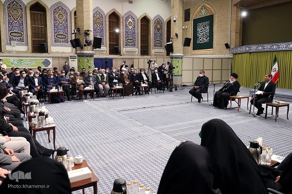 دیدار شاعران و اساتید ادبیات فارسی