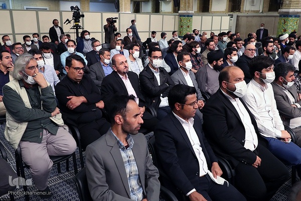 دیدار شاعران و اساتید ادبیات فارسی