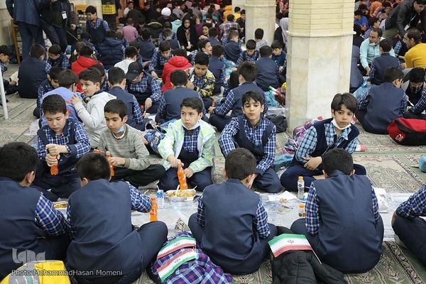 ضیافت افطاری «امام مهربانی‌ها» ویژه ۲۰۰۰ دانش آموز همدانی