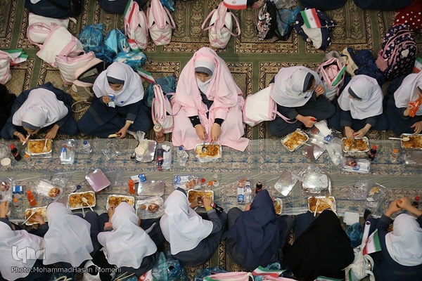 ضیافت افطاری «امام مهربانی‌ها» ویژه ۲۰۰۰ دانش آموز همدانی