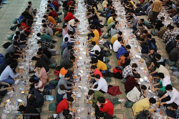 ضیافت افطاری «امام مهربانی‌ها» ویژه ۲۰۰۰ دانش آموز همدانی