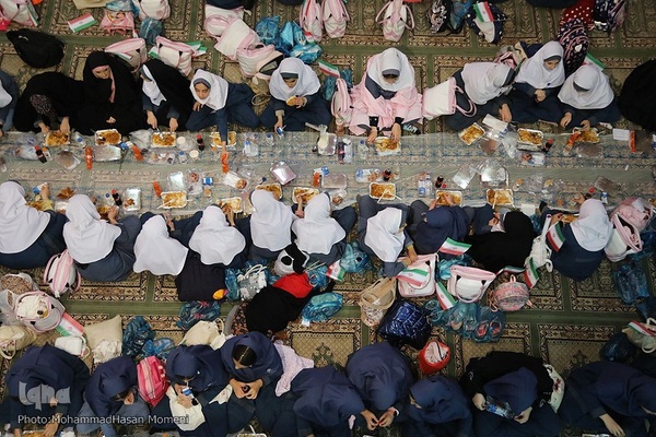 ضیافت افطاری «امام مهربانی‌ها» ویژه ۲۰۰۰ دانش آموز همدانی