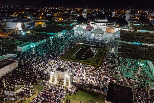 اقامه نماز جماعت مسلمانان جهان در رمضان