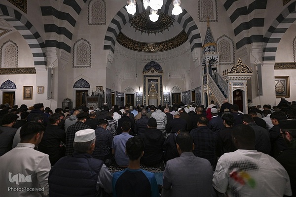 اقامه نماز جماعت مسلمانان جهان در رمضان