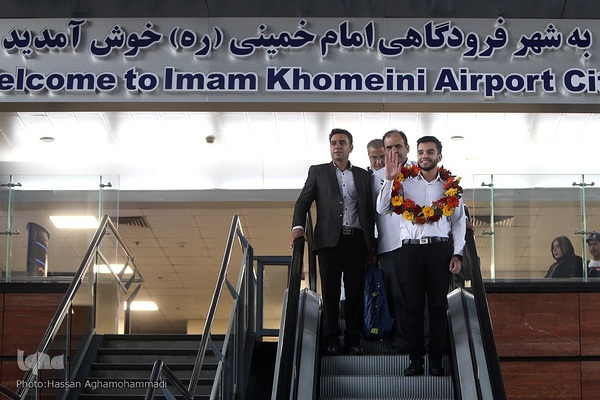 بازگشت یونس شاهمرادی، قهرمان مسابقات بین‌المللی قرآن و اذان «عطر الکلام» عربستان به ایران