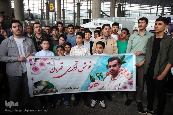 بازگشت یونس شاهمرادی، قهرمان مسابقات بین‌المللی قرآن و اذان «عطر الکلام» عربستان به ایران