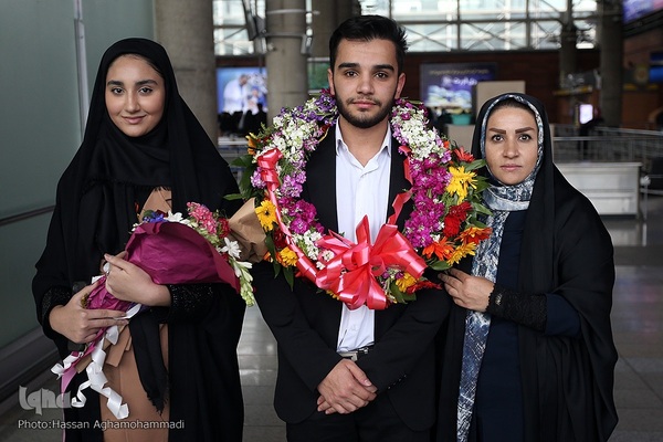 بازگشت یونس شاهمرادی، قهرمان مسابقات بین‌المللی قرآن و اذان «عطر الکلام» عربستان به ایران