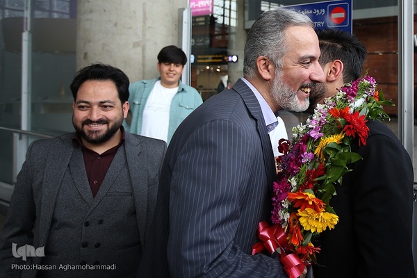بازگشت یونس شاهمرادی، قهرمان مسابقات بین‌المللی قرآن و اذان «عطر الکلام» عربستان به ایران