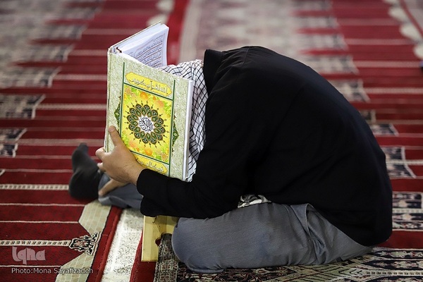 مراسم احیای شب نوزدهم ماه مبارک رمضان در مصلی اهواز