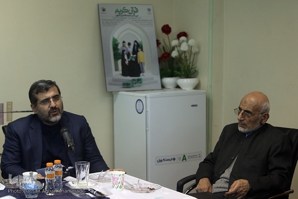 دیدار جمعی از اعضای فراکسیون قرآن و عترت مجلس شورای اسلامی با وزیر فرهنگ و ارشاد اسلامی