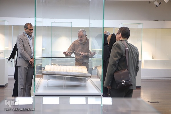 نمایشگاه «جلوه‌های بهار در نسخ خطی قرآن کریم»