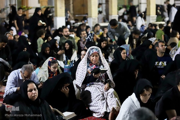 مراسم احیای شب بیست و یکم ماه مبارک رمضان  در حرم علی بن مهزیار اهواز