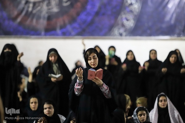 مراسم احیای شب بیست و یکم ماه مبارک رمضان  در حرم علی بن مهزیار اهواز