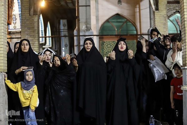 مراسم احیای شب بیست و یکم ماه مبارک رمضان  در حرم علی بن مهزیار اهواز