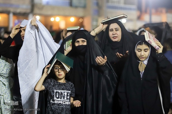 مراسم احیای شب بیست و یکم ماه مبارک رمضان  در حرم علی بن مهزیار اهواز