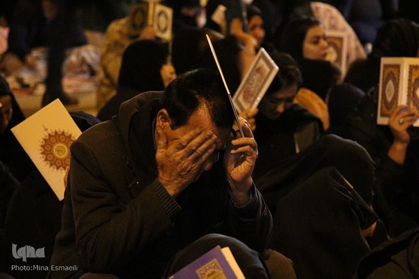 مراسم احیای شب بیست و یکم ماه مبارک رمضان در گلزار شهدای اراک