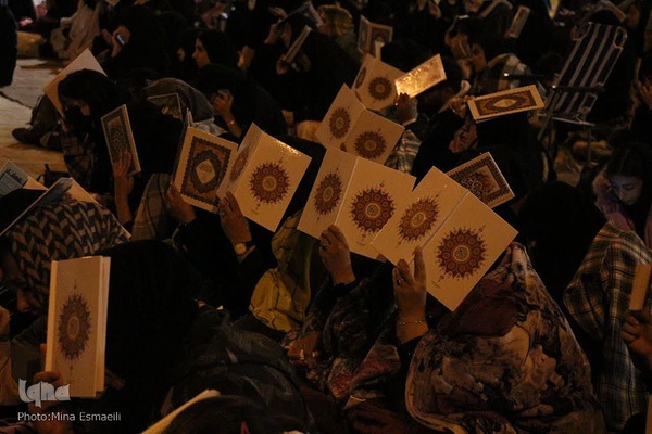 مراسم احیای شب بیست و یکم ماه مبارک رمضان در گلزار شهدای اراک