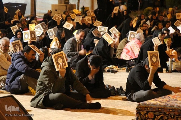 مراسم احیای شب بیست و یکم ماه مبارک رمضان در گلزار شهدای اراک 