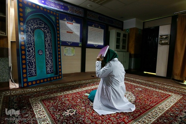 مراسم احیای شب بیست و یکم ماه مبارک رمضان در بیمارستان امام رضا(ع) قم 