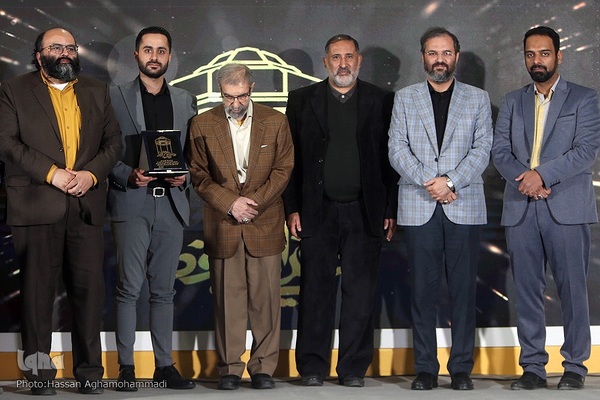 آیین اختتامیه نخستین جایزه ادبی حافظ «جشنواره شعر قرآنی»