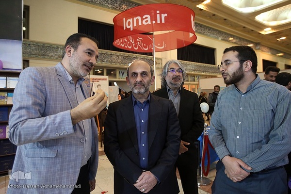 بازدید پیمان جبلی، رییس سازمان صدا و سیما از غرفه ایکنا در نمایشگاه بین‌المللی قرآن کریم