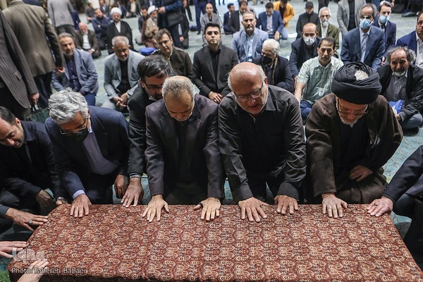  تشییع پیکر مرحوم عماد افروغ در مسجد دانشگاه تهران
