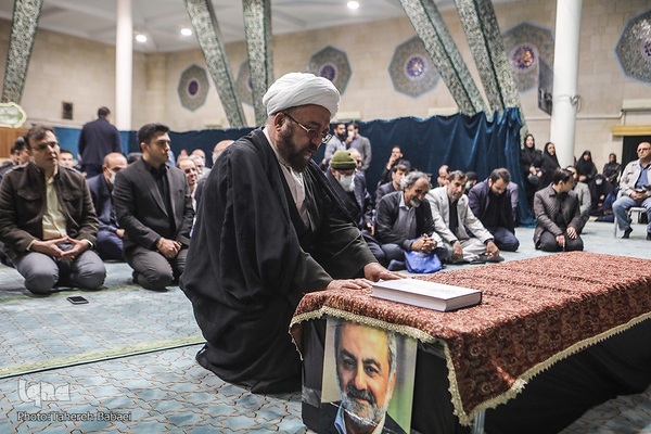  تشییع پیکر مرحوم عماد افروغ در مسجد دانشگاه تهران
