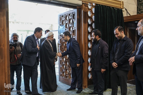  تشییع پیکر مرحوم عماد افروغ در مسجد دانشگاه تهران
