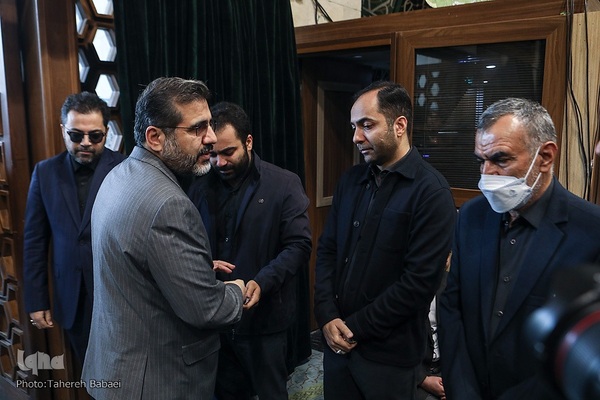  تشییع پیکر مرحوم عماد افروغ در مسجد دانشگاه تهران
