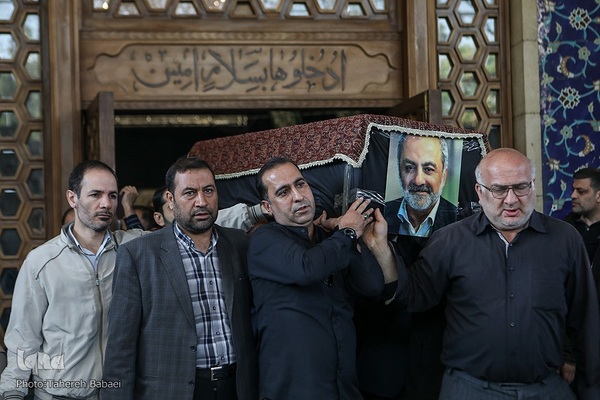  تشییع پیکر مرحوم عماد افروغ در مسجد دانشگاه تهران
