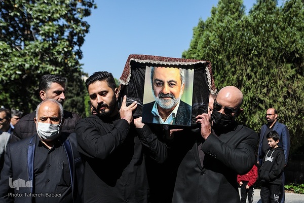  تشییع پیکر مرحوم عماد افروغ در مسجد دانشگاه تهران
