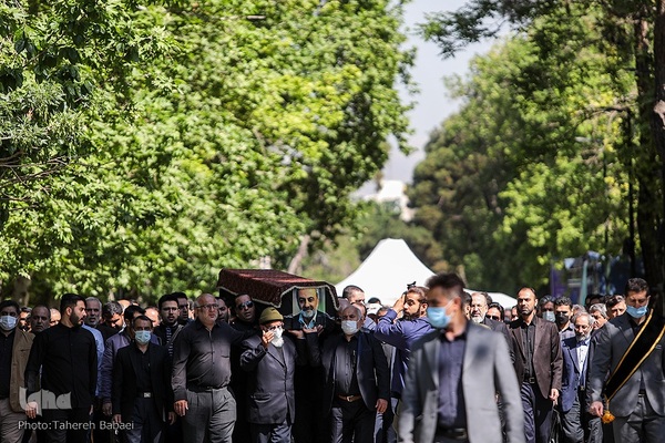  تشییع پیکر مرحوم عماد افروغ در مسجد دانشگاه تهران
