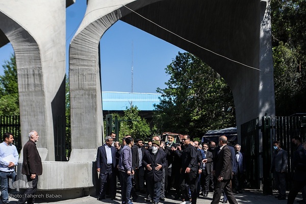  تشییع پیکر مرحوم عماد افروغ در مسجد دانشگاه تهران
