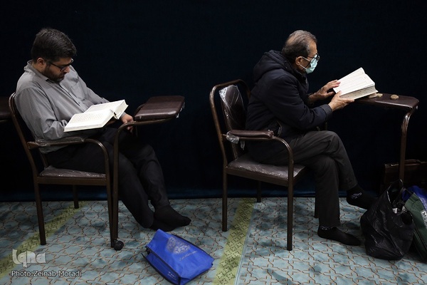 کرسی تلاوت و تدبر در قرآن کریم در مسجد دانشگاه تهران