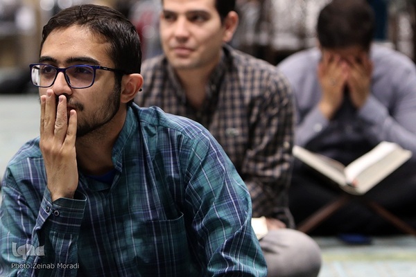 کرسی تلاوت و تدبر در قرآن کریم در مسجد دانشگاه تهران