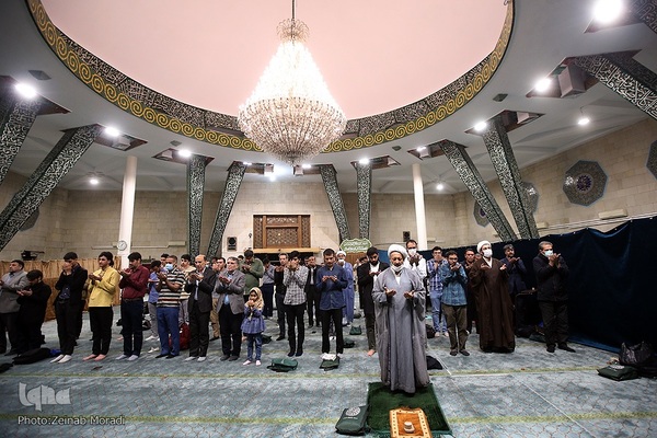 کرسی تلاوت و تدبر در قرآن کریم در مسجد دانشگاه تهران