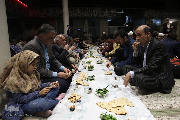 کرسی تلاوت و تدبر در قرآن کریم در مسجد دانشگاه تهران