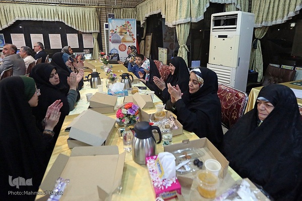 افطار جهادگران دانشگاهی با جانبازان آسایشگاه ثارالله