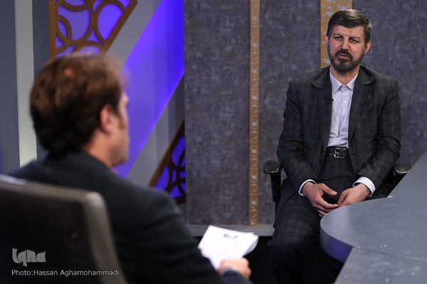 مصاحبه اصغر باقرزاده، معاون پرورشی و فرهنگی وزارت آموزش و پرورش در استدیو مبین