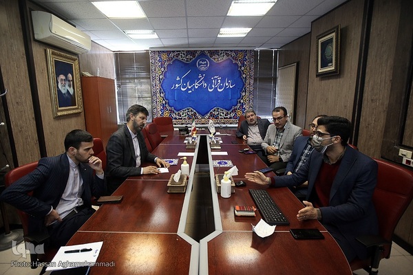 نشست اصغر باقرزاده، معاون پرورشی و فرهنگی وزارت آموزش و پرورش با محمدحسین حسنی، رییس سازمان قرآنی دانشگاهیان کشور