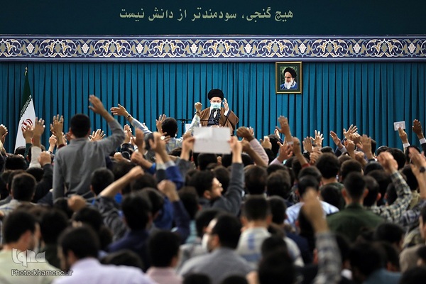 دیدار رمضانی جمعی از دانشجویان با رهبر معظم انقلاب