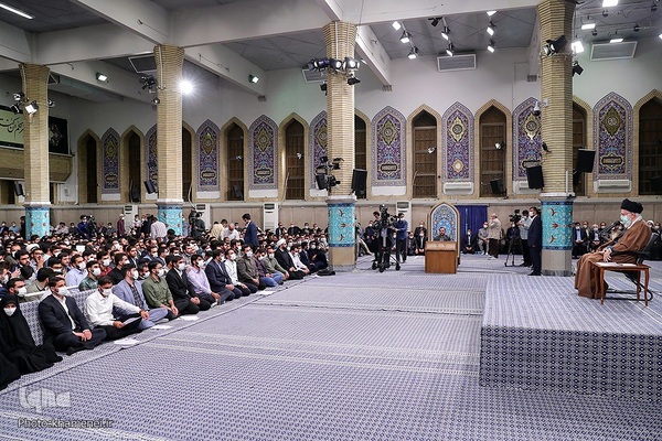 دیدار رمضانی جمعی از دانشجویان با رهبر معظم انقلاب