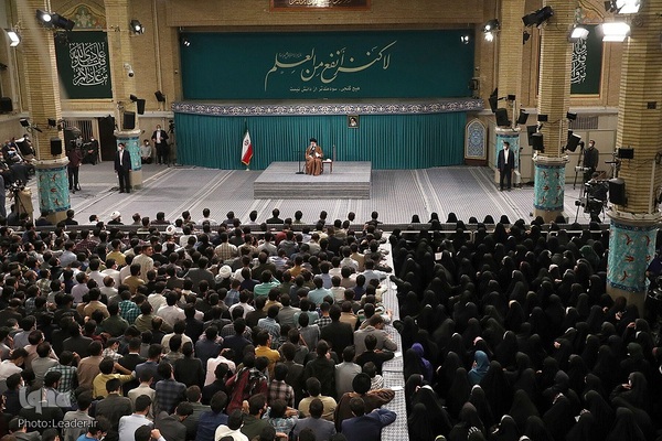 دیدار رمضانی جمعی از دانشجویان با رهبر معظم انقلاب