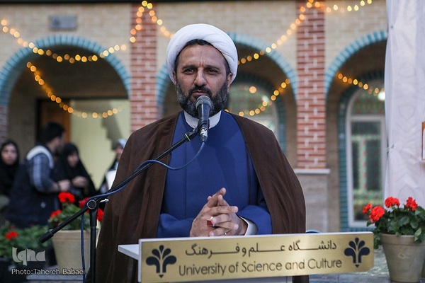 محفل دانشجویی انس باقرآن کریم در دانشگاه علم و فرهنگ