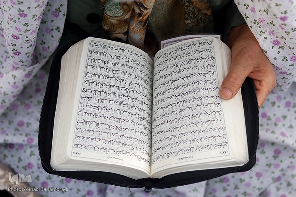 نماز عید سعید فطر در امام‌زاده پنج‌تن لویزان