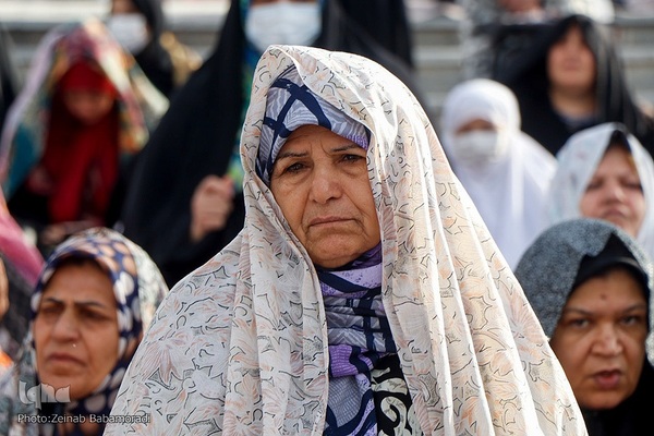 نماز عید سعید فطر در امام‌زاده پنج‌تن لویزان