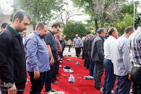 نماز عید سعید فطر در امام‌زاده پنج‌تن لویزان