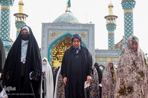 نماز عید سعید فطر در امام‌زاده پنج‌تن لویزان