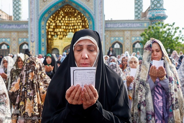 نماز عید سعید فطر در امام‌زاده پنج‌تن لویزان